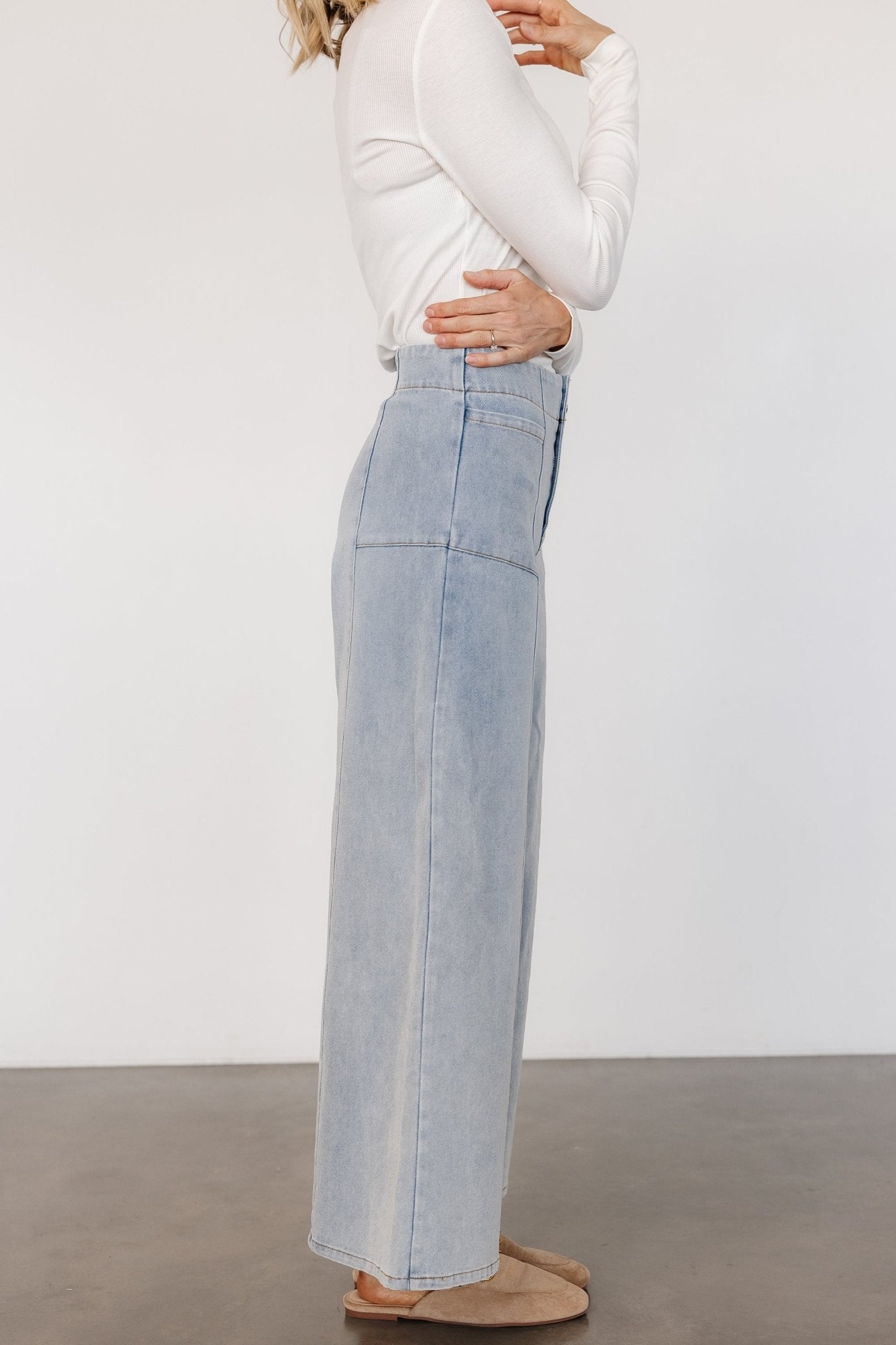 Emmi Mid Rise Wide Leg Jeans | Light Wash