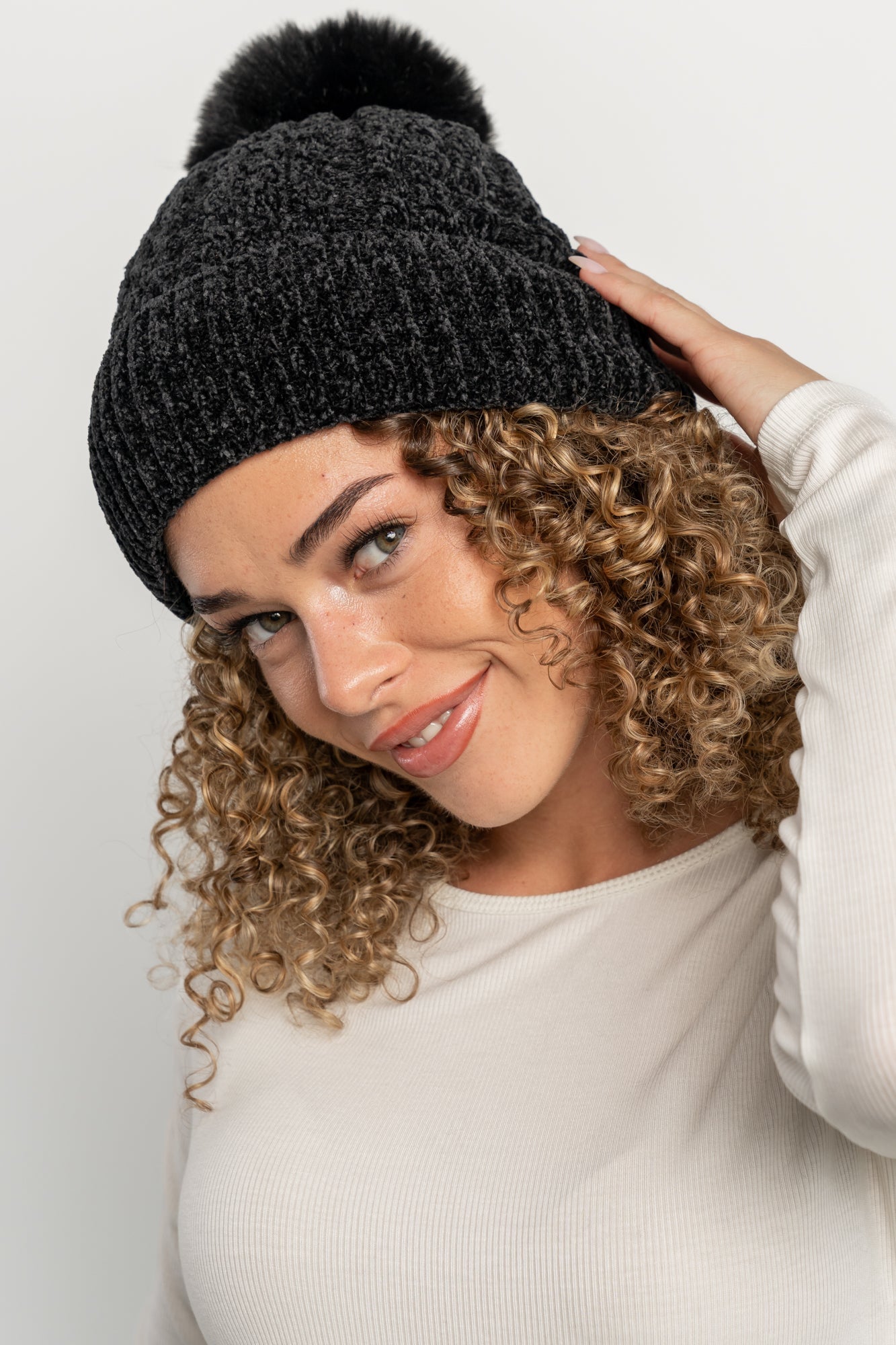 Malery Velvet Cable Knit Beanie | Black